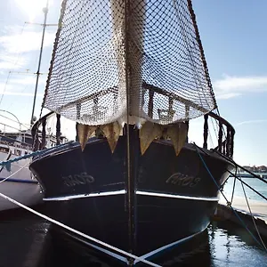  Bateau-hôtel Akos